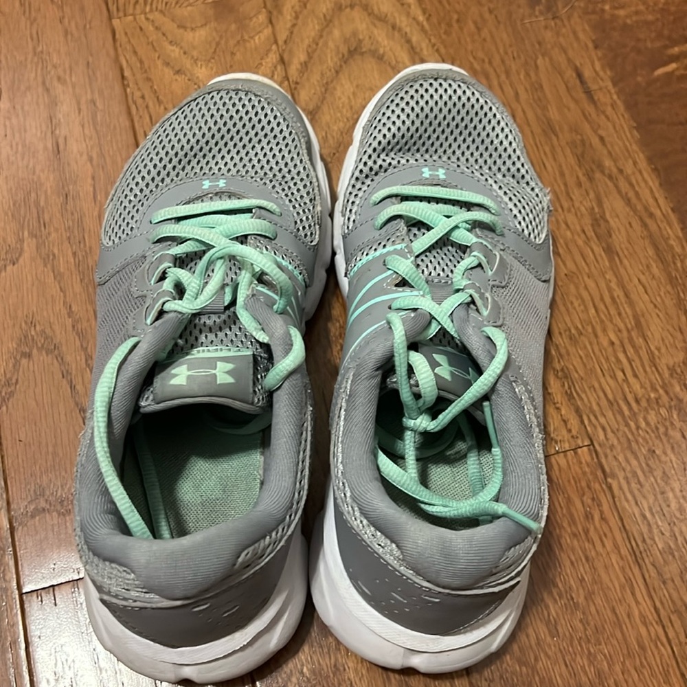 Under Armour Thrill 3 Tennis shoes. Size 7.
